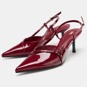 Strappy buckle heel shoes