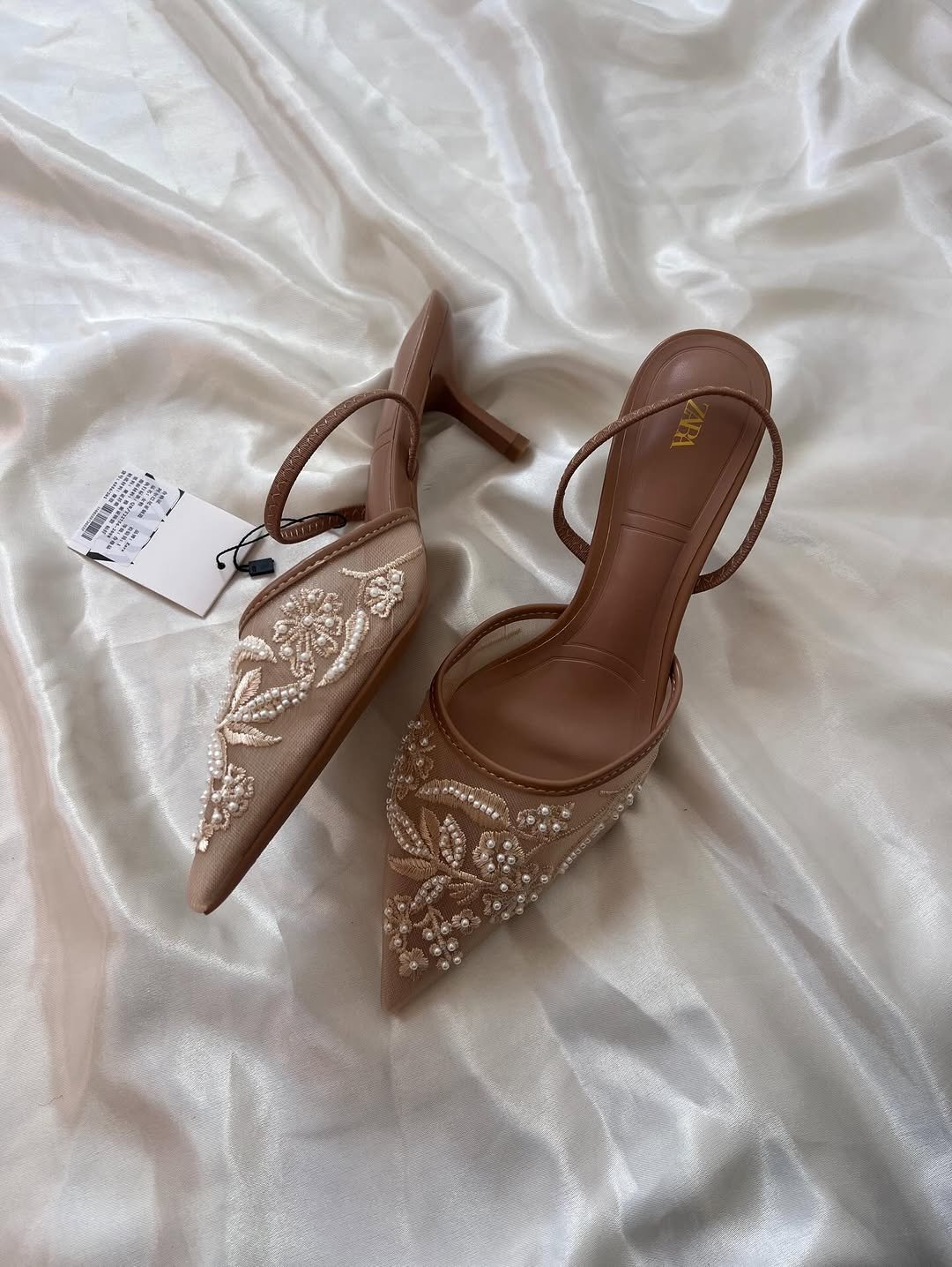 Beige bridal embroidery heel